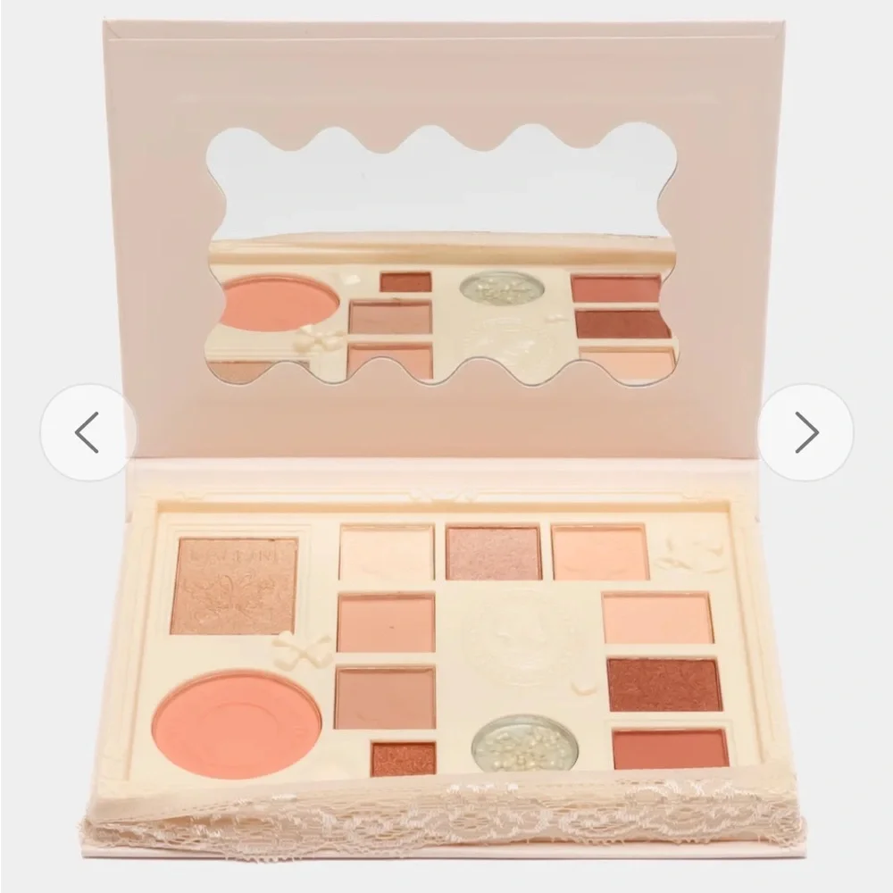K'Apeine Capel Angel Mysterious embossed eyeshadow palette